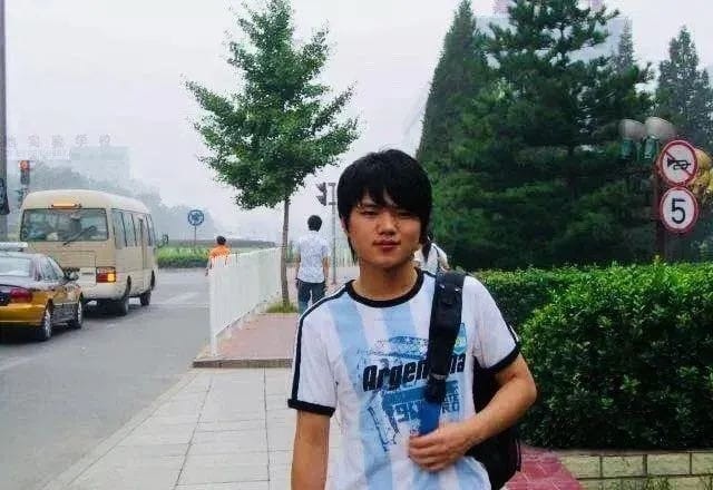杜均：從草根餐廳服務(wù)員到幣圈大佬的華麗轉(zhuǎn)身