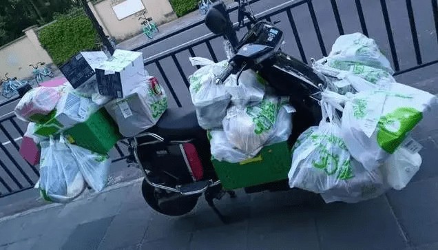 一進(jìn)幣圈深似海，縣城炒幣青年妄想一夜暴富？血虧欠貸13萬，搬磚再續(xù)暴富夢(mèng)！沒有瘋狂，就成了魔法！