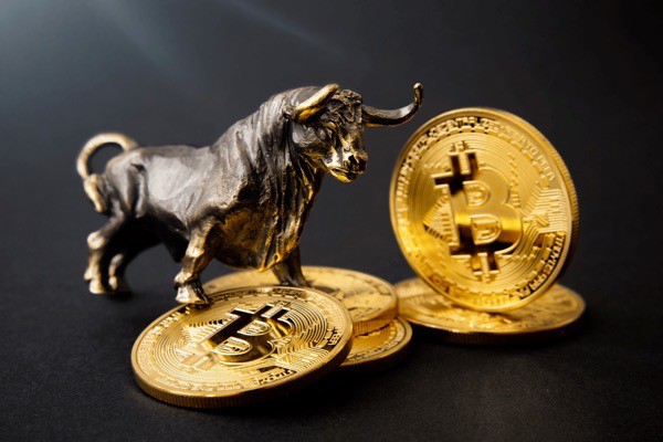 CryptoQuant分析師透露：“比特幣有兩條路要走，都會(huì)導(dǎo)致15萬美元”