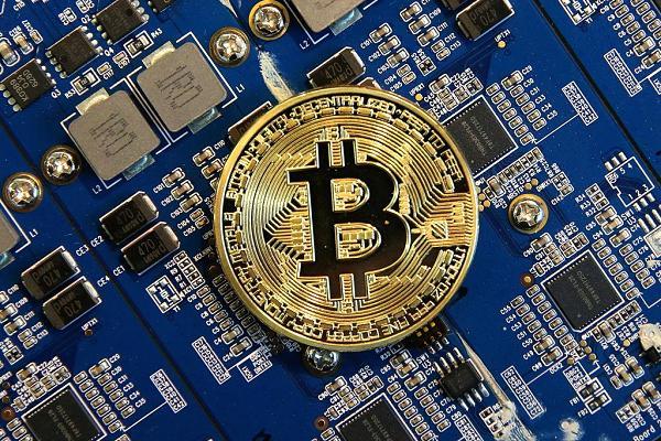 [幣圈蕭寒]比特幣小時(shí)圖MACD加速上行，突破61000重要趨勢線，多頭力量增強(qiáng)